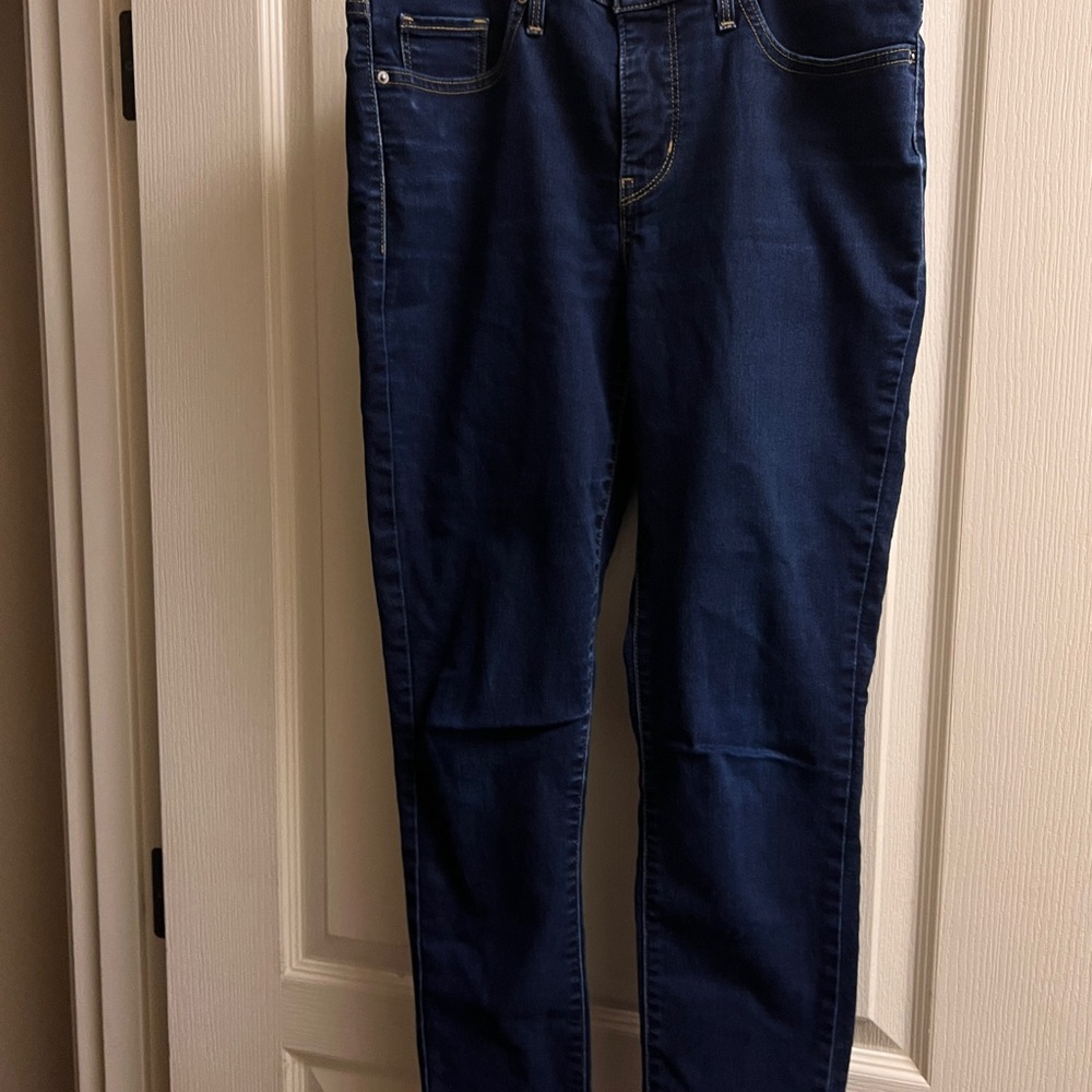 Levi’s shaping Skinny Jeans for Women size 29 length 32
